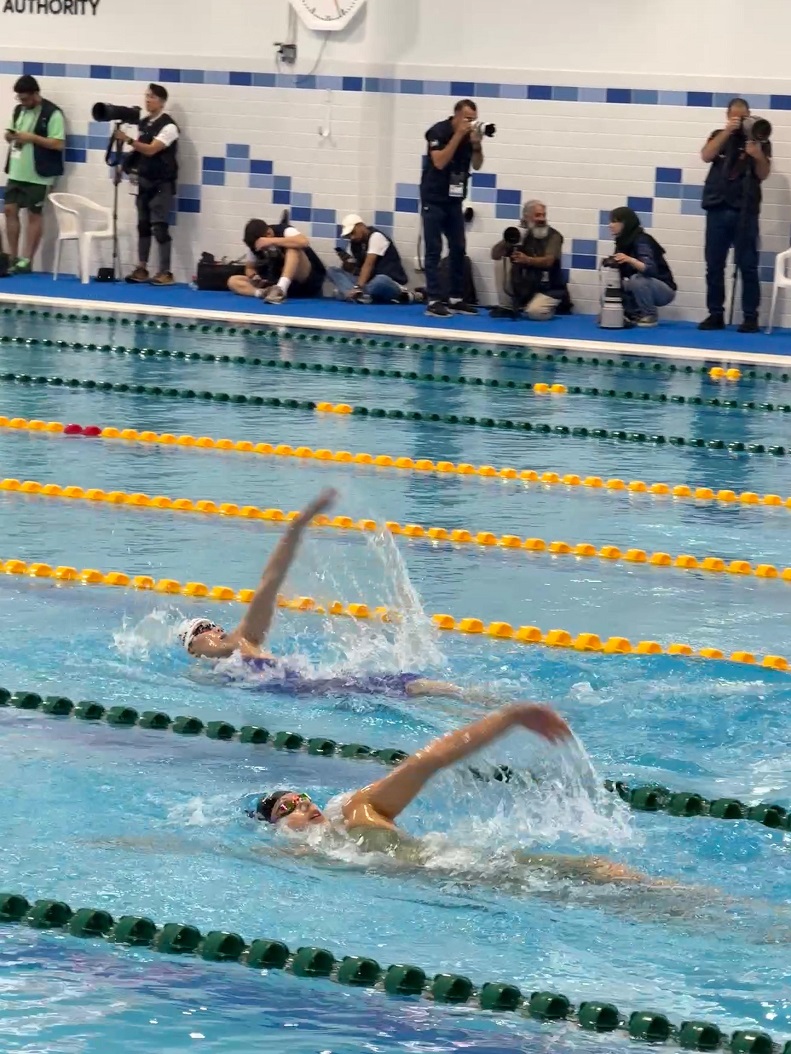 圖2 黃婉柔於仰泳200米賽事 圖2 黃婉柔於仰泳200米賽事