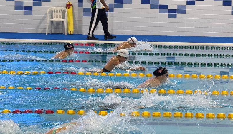 圖3B 陳佩琳獲第四成績 (中白帽)